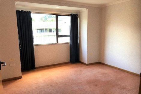 Photo of property in 18 Atarau Grove, Paraparaumu, 5032