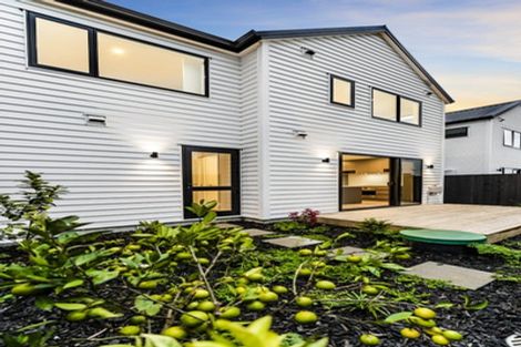 Photo of property in 10 Babos Avenue, Kumeu, 0810
