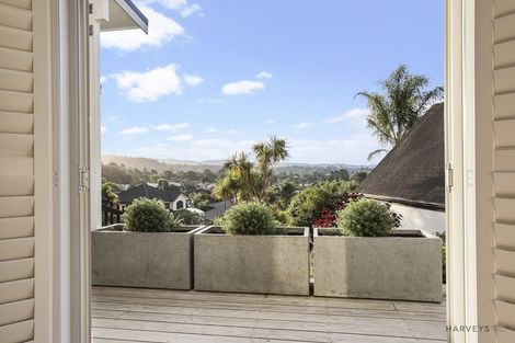 Photo of property in 32 Chamari Close, Titirangi, Auckland, 0604