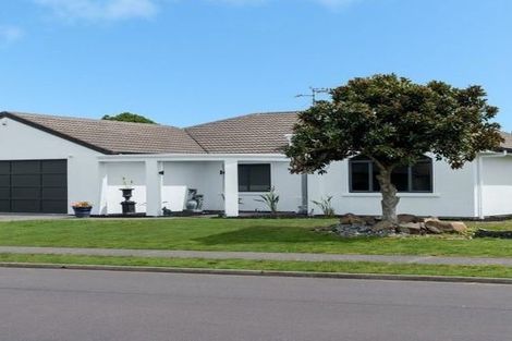 Photo of property in 98 Santa Monica Drive, Papamoa Beach, Papamoa, 3118