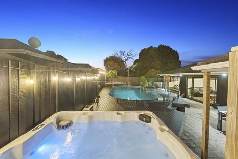 Photo of property in 13 Kurnell Drive, Botany Downs, Auckland, 2010