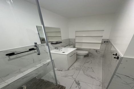 Photo of property in 322 Glenfield Road, Glenfield, Auckland, 0629