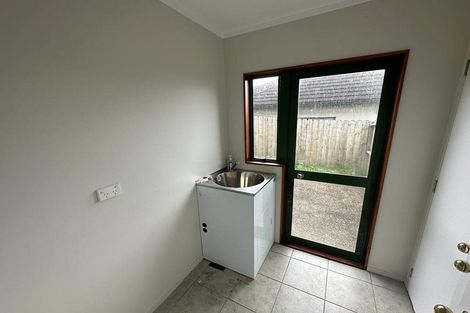 Photo of property in 15 Rosebay Rise, Henderson, Auckland, 0610