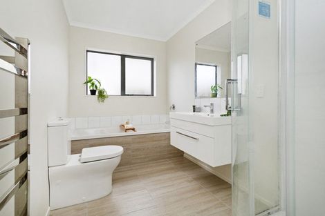 Photo of property in 127 Amesbury Drive, Churton Park, Wellington, 6037