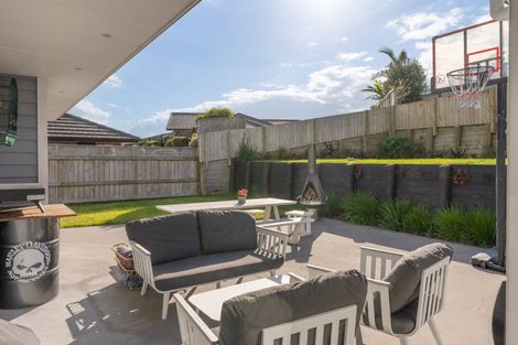 Photo of property in 32 Ballintoy Park Drive, Welcome Bay, Tauranga, 3175