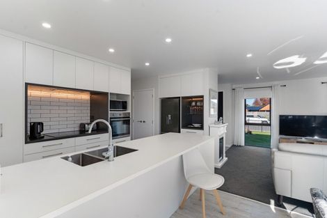 Photo of property in 6 Georgina Beyer Way, Carterton, 5713