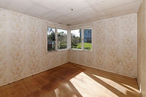 Photo of property in 2 Celsmere Lane, Te Atatu Peninsula, Auckland, 0610