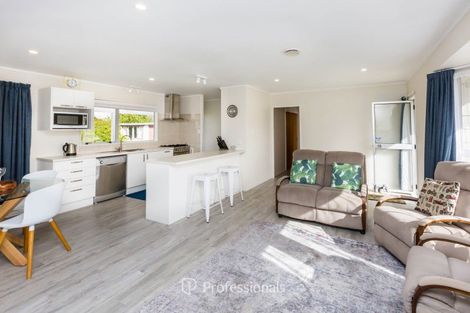 Photo of property in 17 Beryl Grove, Birchville, Upper Hutt, 5018