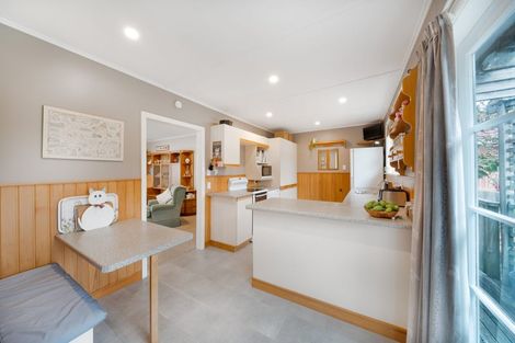Photo of property in 64 Taylor Terrace, Tawa, Wellington, 5028