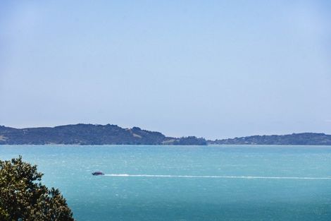Photo of property in 2/7 Pounamu Place, Shelly Park, Auckland, 2014