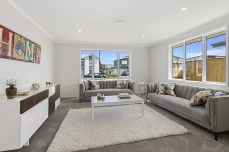 Photo of property in 8 Waituarua Drive, Takanini, 2112