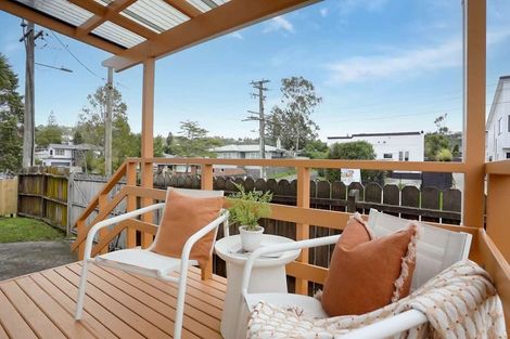 Photo of property in 42 Stottholm Road, Titirangi, Auckland, 0604