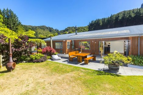 Photo of property in 182 Karapoti Road, Craigs Flat, Upper Hutt, 5372