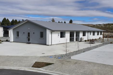 Photo of property in 37 Howden Drive, Jacks Point, 9371