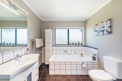 Photo of property in 5 Langdale Avenue, Paraparaumu, 5032