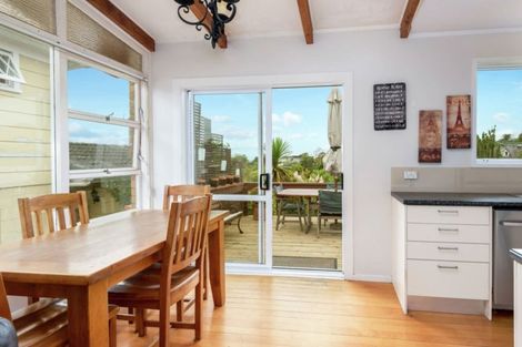 Photo of property in 21 Bert Wilson Place, Cockle Bay, Auckland, 2014
