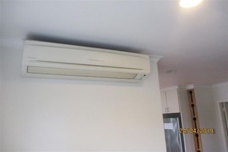Photo of property in 2 Ilfracombe Place, Burnside, Christchurch, 8053