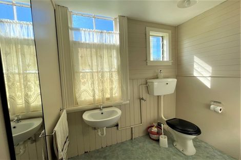 Photo of property in 35 Main Road, Owaka, 9535