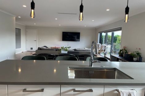 Photo of property in 1/44 Sunnynook Road, Sunnynook, Auckland, 0620