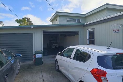 Photo of property in 8 Finch Street, One Tree Point, 0118