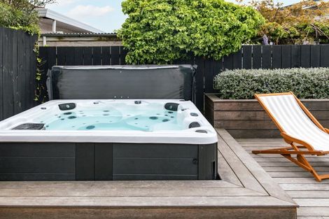 Photo of property in 17 Wilsons Road, Saint Martins, Christchurch, 8022