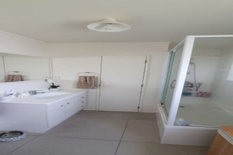 Photo of property in 2/22 Lambrown Drive, Totara Vale, Auckland, 0629