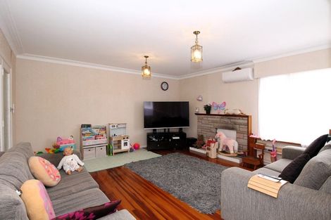 Photo of property in 20a Beaubank Road, Kelston, Auckland, 0602