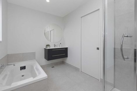 Photo of property in 1/117 Hills Road, Edgeware, Christchurch, 8013