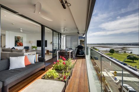 Photo of property in 504/7 Humber Street, Pandora, Napier, 4110