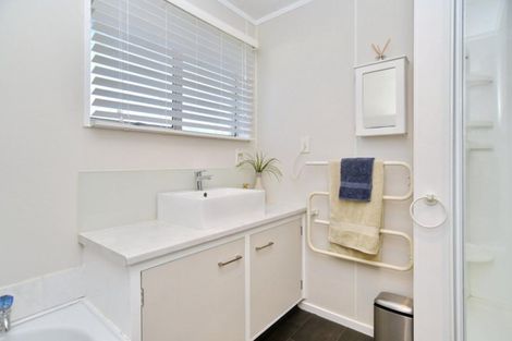 Photo of property in 10 Salford Avenue, Redwood, Christchurch, 8051