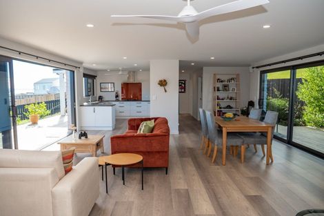 Photo of property in 4 Freyja Crescent, Coopers Beach, 0420