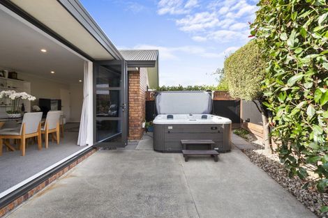 Photo of property in 11 Geneva Terrace, Kelvin Grove, Palmerston North, 4414