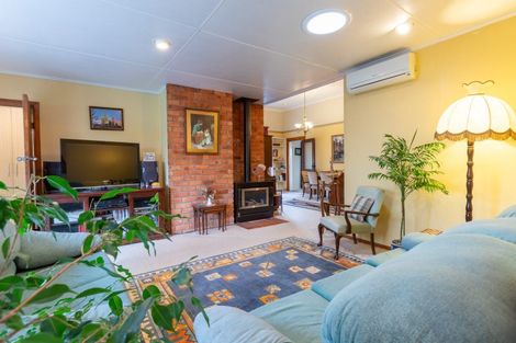 Photo of property in 16 Hunter Street, Dannevirke, 4930
