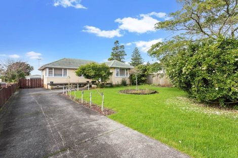 Photo of property in 37 Flanshaw Road, Te Atatu South, Auckland, 0610