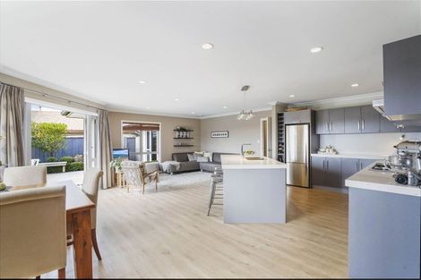 Photo of property in 2 Gibbston Close, Huntington, Hamilton, 3210