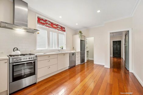 Photo of property in 43 Severn Street, Island Bay, Wellington, 6023