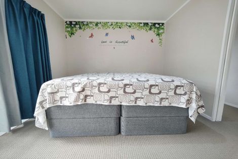 Photo of property in 72 Granville Drive, Massey, Auckland, 0614