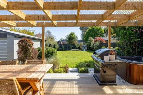 Photo of property in 215 Avonhead Road, Avonhead, Christchurch, 8042