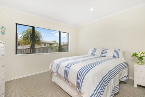 Photo of property in 2/28 Holiday Road, Stanmore Bay, Whangaparaoa, 0932