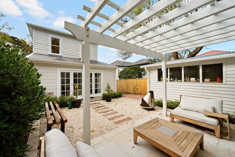 Photo of property in 25 Newman Terrace, Thorndon, Wellington, 6011