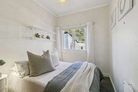 Photo of property in 281 Queens Drive, Lyall Bay, Wellington, 6022