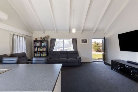 Photo of property in 1 Lydia Place, Kelvin Grove, Palmerston North, 4414