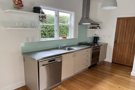 Photo of property in 2/192 Queen Street, Northcote Point, Auckland, 0627