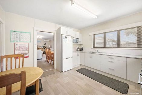Photo of property in 61 Taikata Road, Te Atatu Peninsula, Auckland, 0610