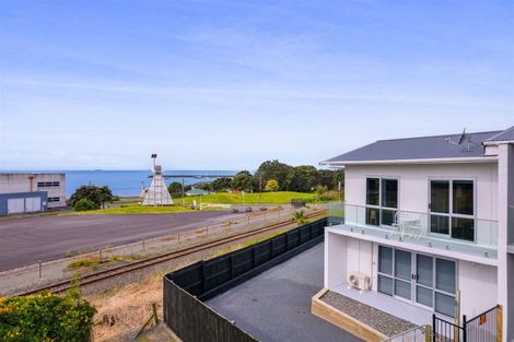 Photo of property in 38d Breakwater Road, Moturoa, New Plymouth, 4310