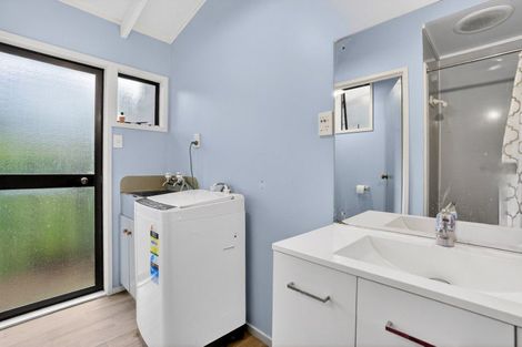 Photo of property in 8 Wirihana Road, Titirangi, Auckland, 0604