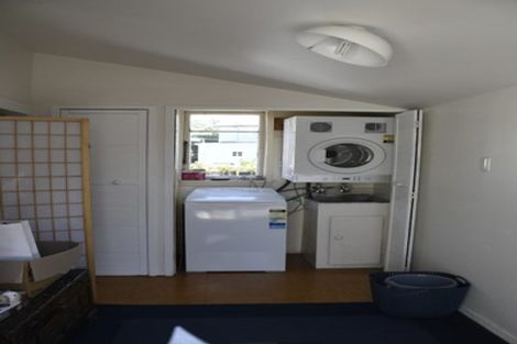Photo of property in 16b Sulphur Beach Road, Northcote Point, Auckland, 0627