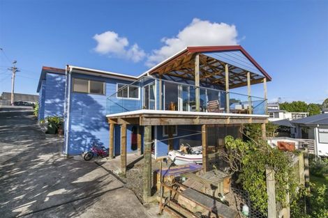 Photo of property in 28 Moffat Road, Red Beach, 0932