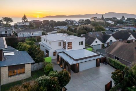 Photo of property in 21 Metzenthin Close, Raumati South, Paraparaumu, 5032