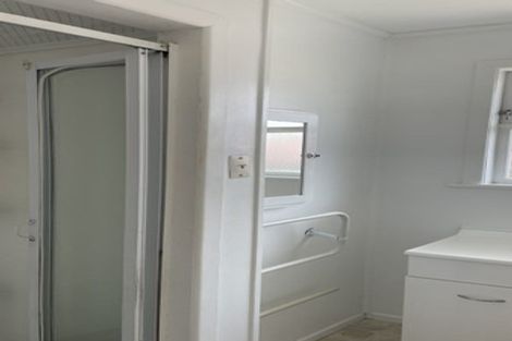 Photo of property in 12 Gill Avenue, Te Atatu Peninsula, Auckland, 0610